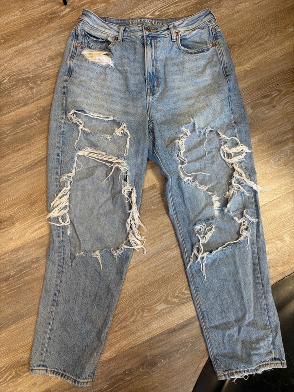 American Eagle Outfitters light blue denim jeans